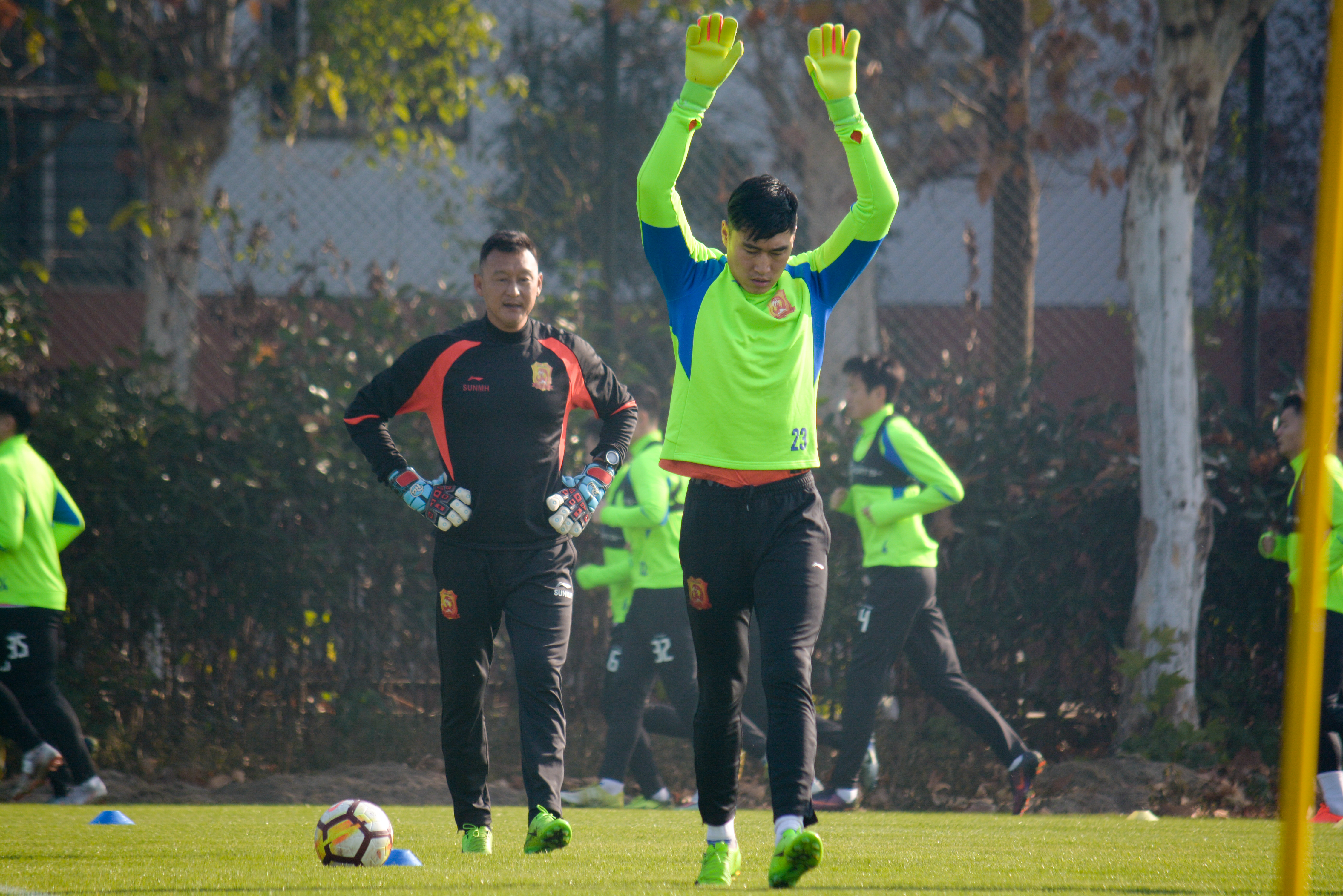 体育赛事直播-包含竞技风云，球队斗志昂扬备战联赛的词条