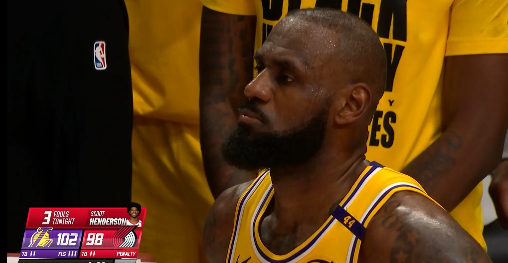 熊猫直播tv-骑士客场轻取湖人，詹姆斯接受职业生涯首次横扫