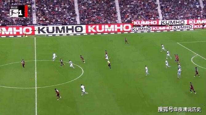 法兰克福俱乐部庆祝胜利，球迷癫狂