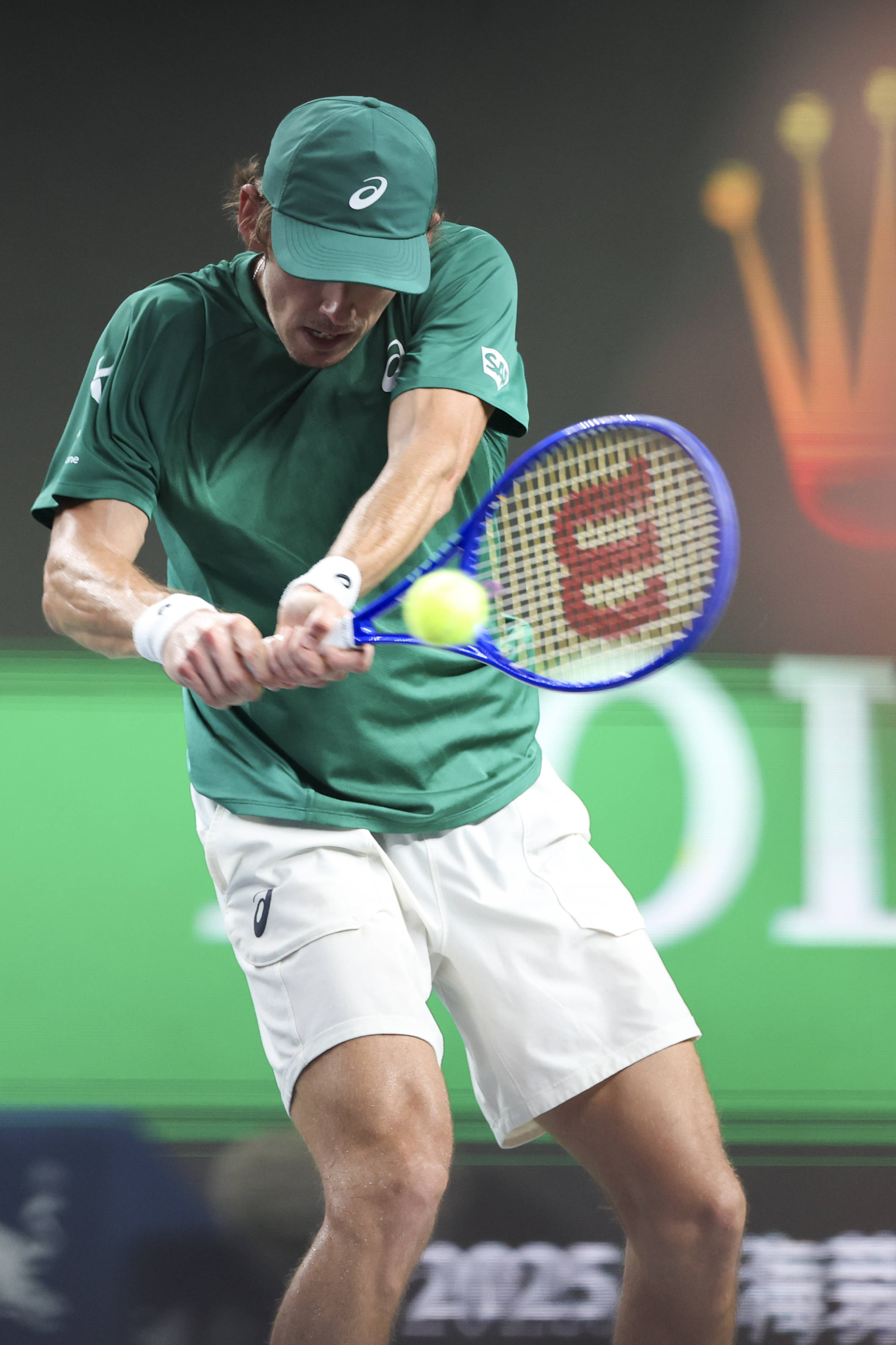 英国网球队险胜日本网球队，梅德韦杰夫关键制胜