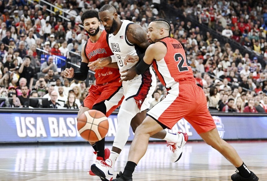 猛龙完胜加拿大男篮,詹姆斯一己之力扛起全队 猛龙完胜加拿大男篮,詹姆斯一己之力扛起全队