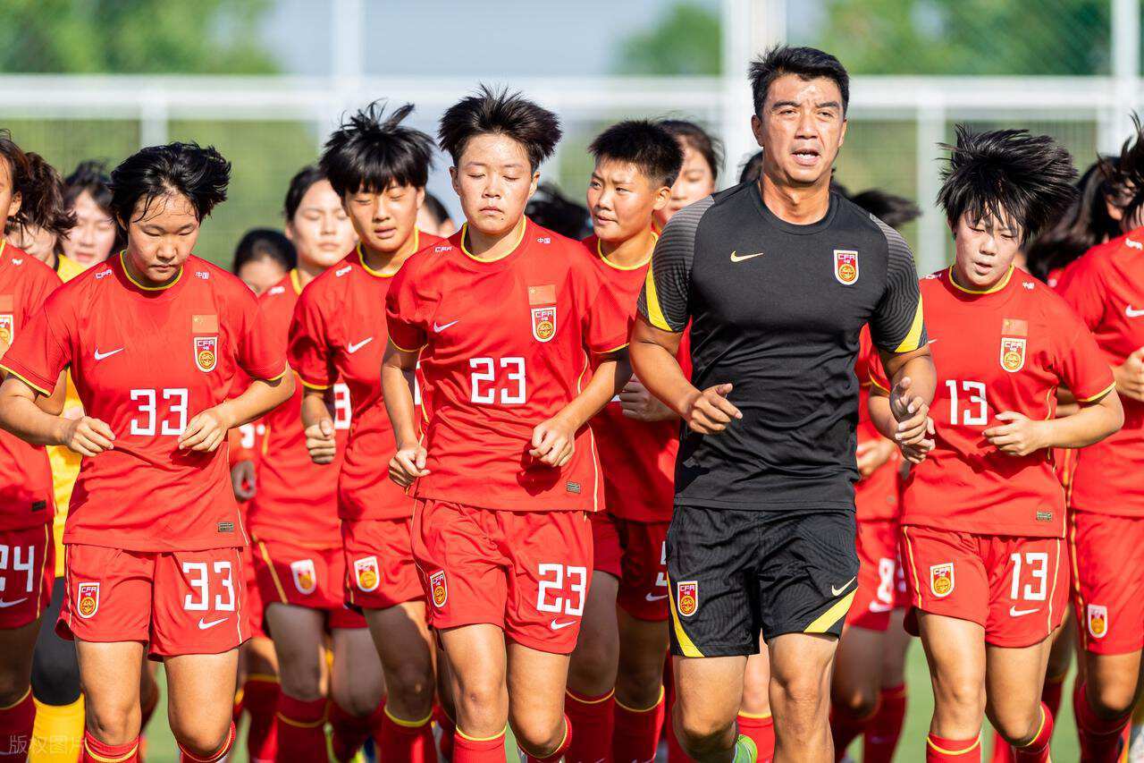 包含球场上英勇无畏的女足勇士，无往而不胜的词条